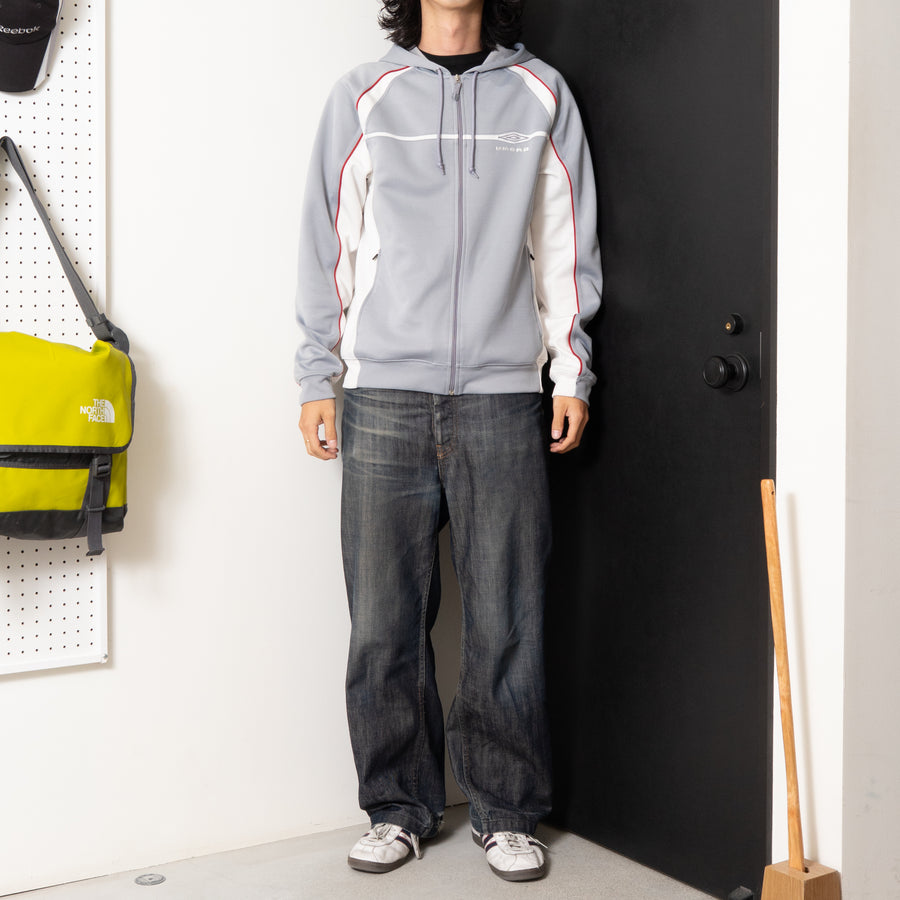 00'S UMBRO SWITCHED ZIP-UP HOODIE